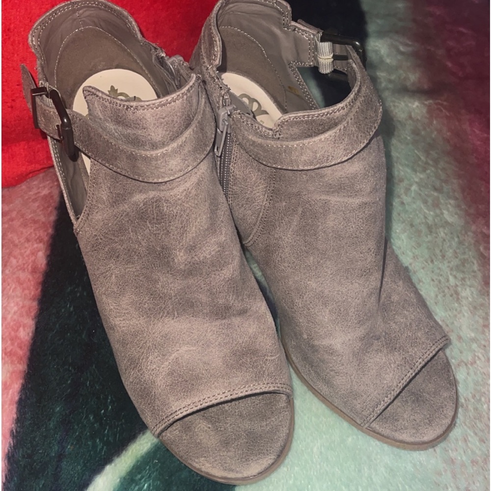 fergie block heel size 8